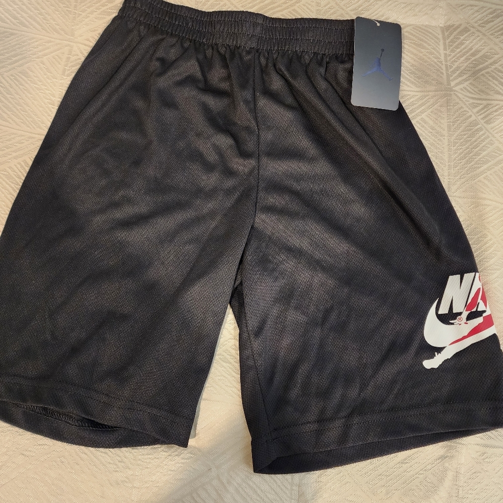 Nike Air kids Basketball shorts  New with tags Sz M